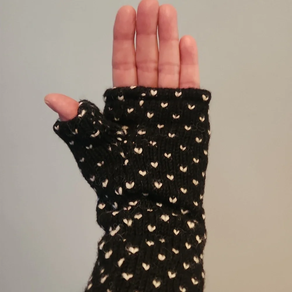 Black and White Knit Fingerless Gloves NWOT - Picture 5 of 5